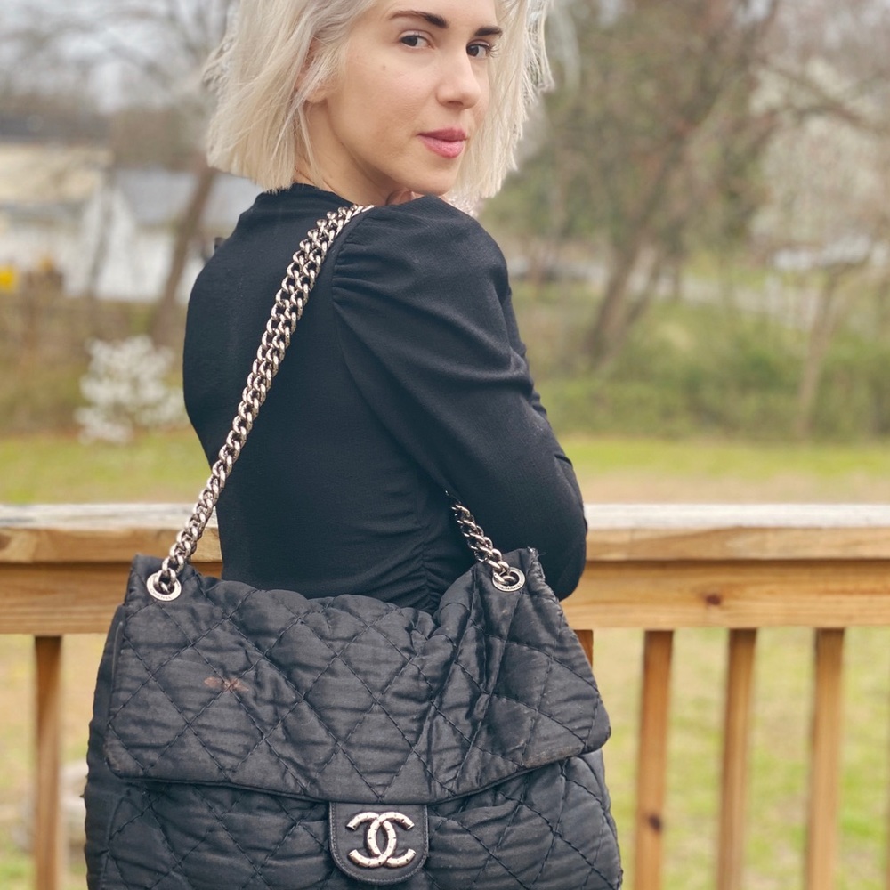 large CHANEL bag 💕 très chic